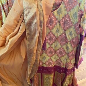 Vibrant Lehenga 3-Piece Ensemble– Like New!

💛❤️🧡✨